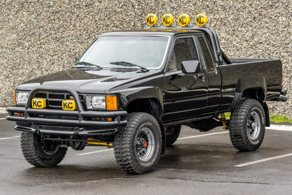 1985_toyota_4x4-pickup_xtracab