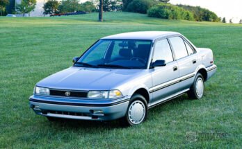 Toyota Corolla 1990 Specs & Features