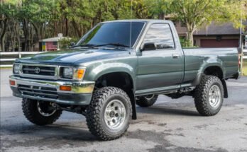 1992 Toyota Pickup Truck Deluxe