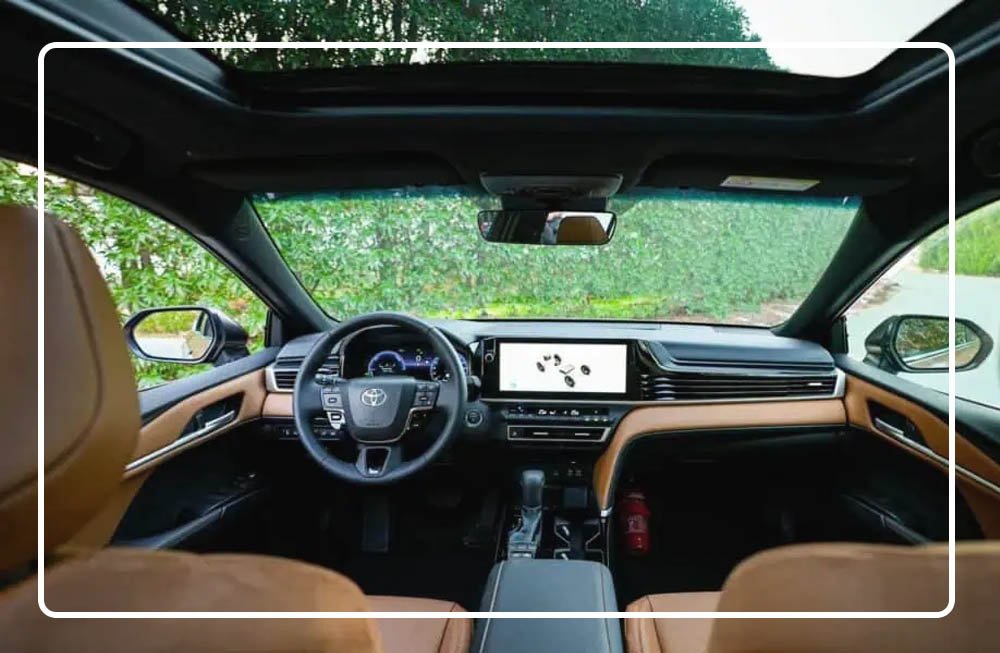 Interior Toyota Camry Hybrid 2025